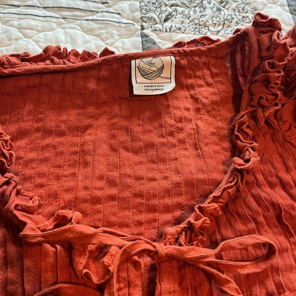 Chic Ruffled Blouse in Rust - Picture 3 of 5